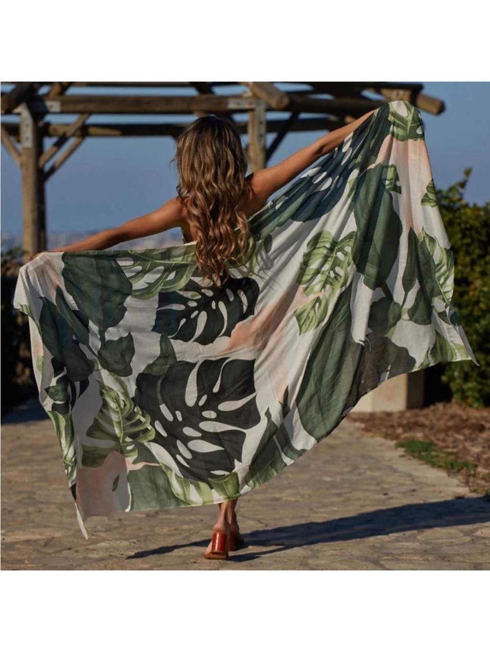 Virginia Wolf Tropical Multi Wear Wrap - Picture 2 of 10